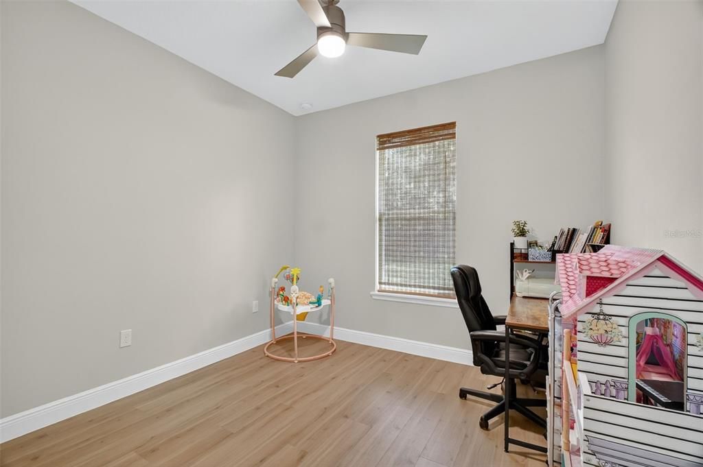 Под контрактом: $664,900 (5 спален, 3 ванн, 2715 Квадратных фут)