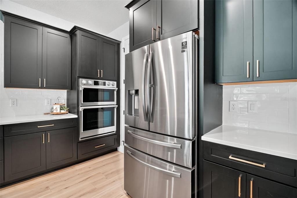 Под контрактом: $664,900 (5 спален, 3 ванн, 2715 Квадратных фут)