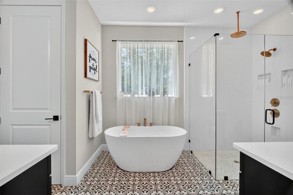 Под контрактом: $664,900 (5 спален, 3 ванн, 2715 Квадратных фут)