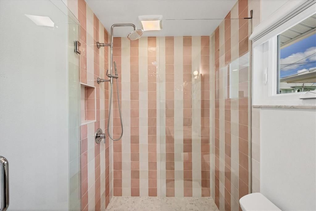 For Rent: $7,500 (2 beds, 2 baths, 1394 Square Feet)