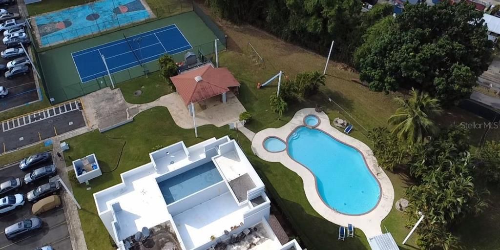 На продажу: $364,900 (3 спален, 2 ванн, 1922 Квадратных фут)