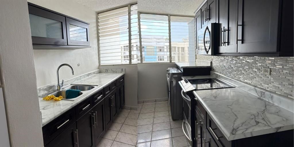 На продажу: $364,900 (3 спален, 2 ванн, 1922 Квадратных фут)