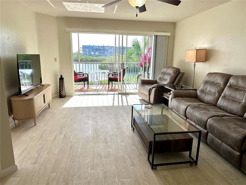 For Rent: $3,700 (2 beds, 2 baths, 1093 Square Feet)