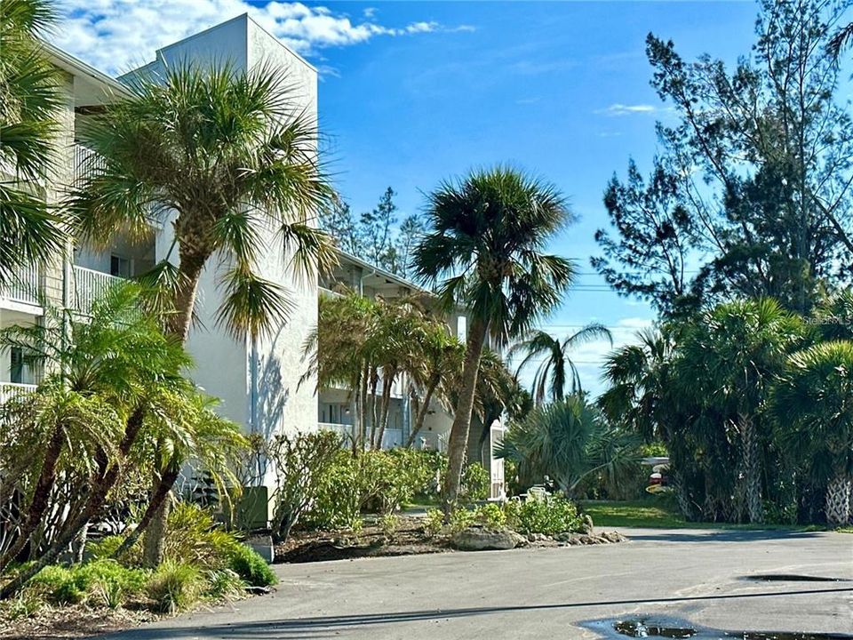 For Rent: $3,700 (2 beds, 2 baths, 1093 Square Feet)