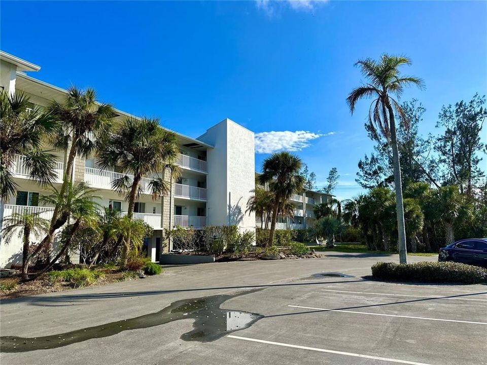 For Rent: $3,700 (2 beds, 2 baths, 1093 Square Feet)