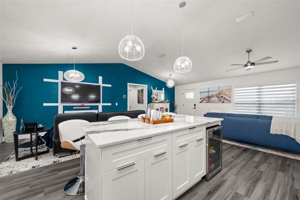 For Sale: $342,900 (3 beds, 2 baths, 1640 Square Feet)