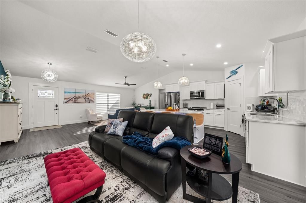 For Sale: $342,900 (3 beds, 2 baths, 1640 Square Feet)