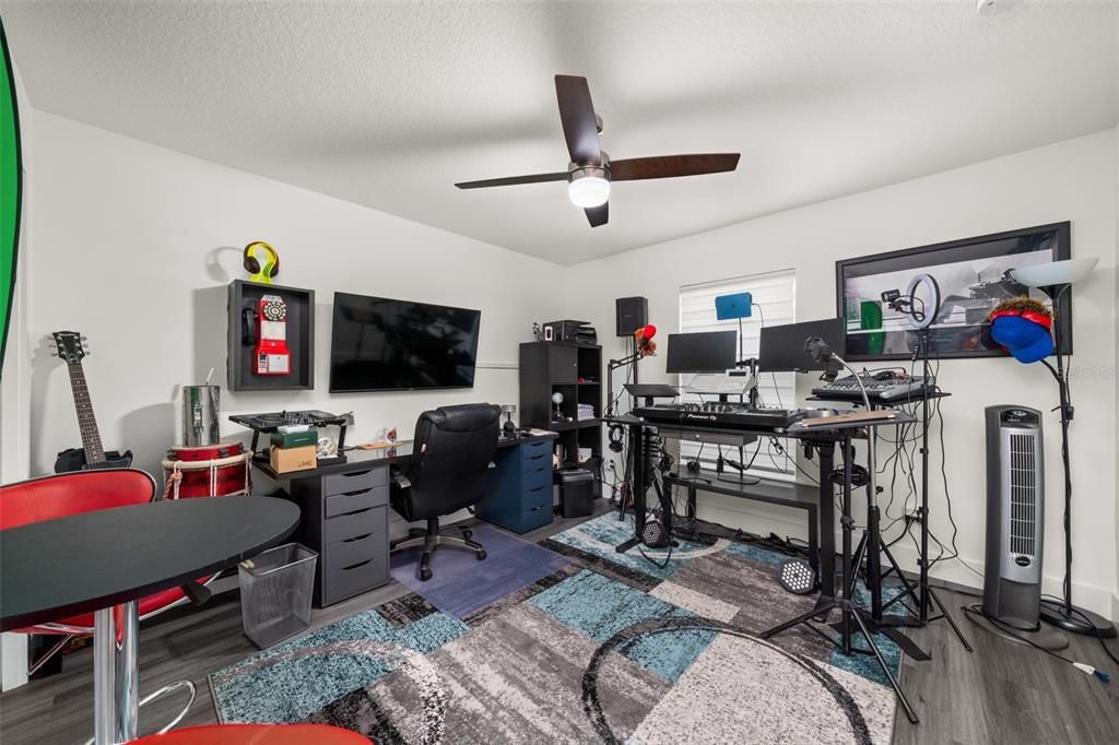 For Sale: $342,900 (3 beds, 2 baths, 1640 Square Feet)