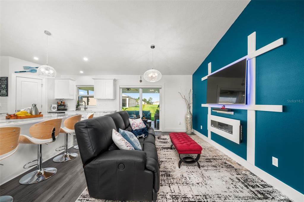 For Sale: $342,900 (3 beds, 2 baths, 1640 Square Feet)