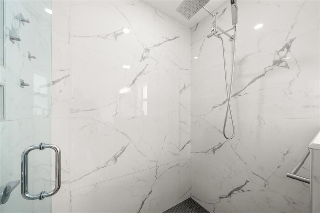 For Sale: $342,900 (3 beds, 2 baths, 1640 Square Feet)