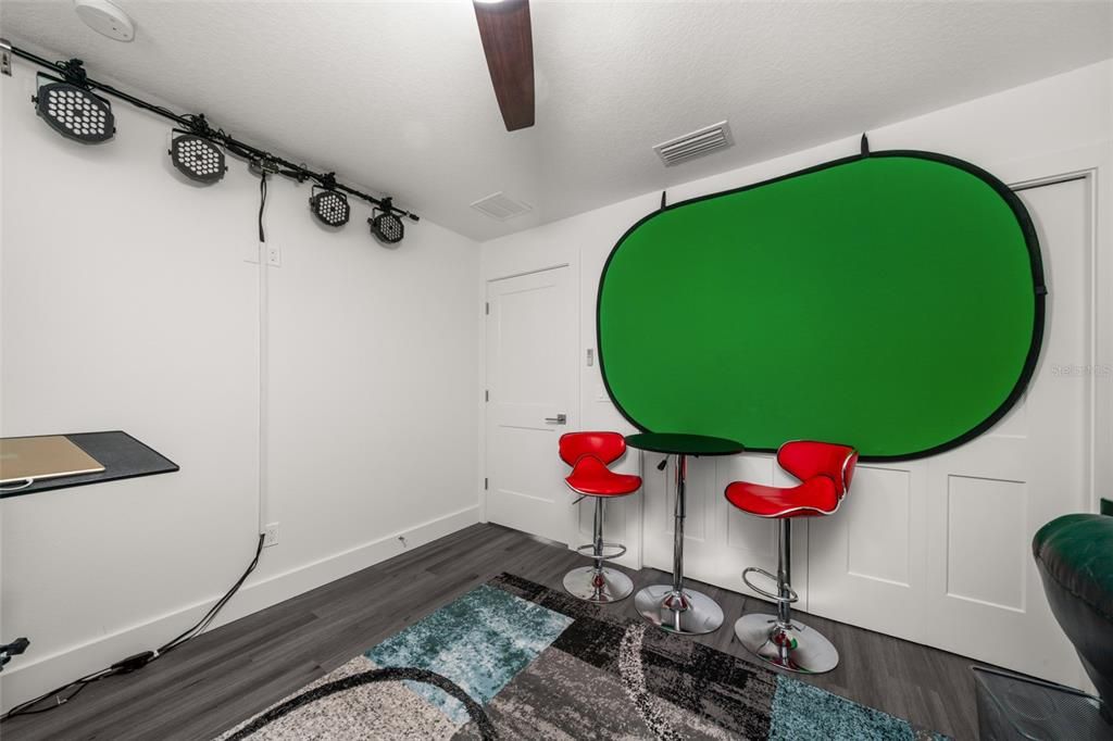 For Sale: $342,900 (3 beds, 2 baths, 1640 Square Feet)