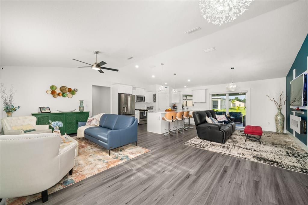 For Sale: $342,900 (3 beds, 2 baths, 1640 Square Feet)