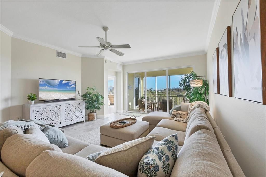 For Rent: $5,910 (3 beds, 2 baths, 2003 Square Feet)