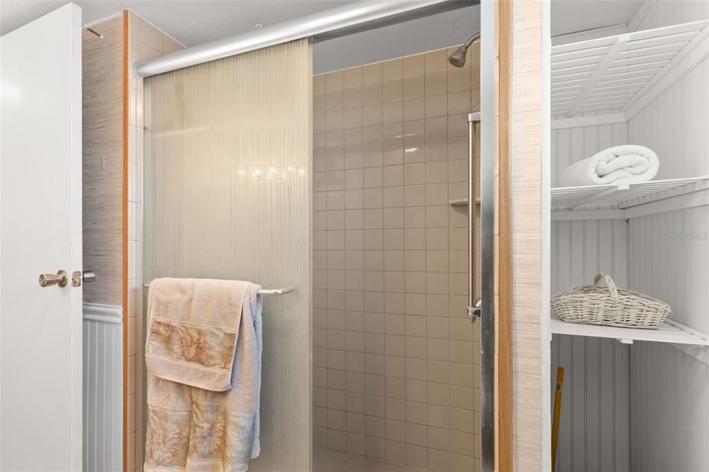 Active With Contract: $109,000 (2 beds, 2 baths, 660 Square Feet)