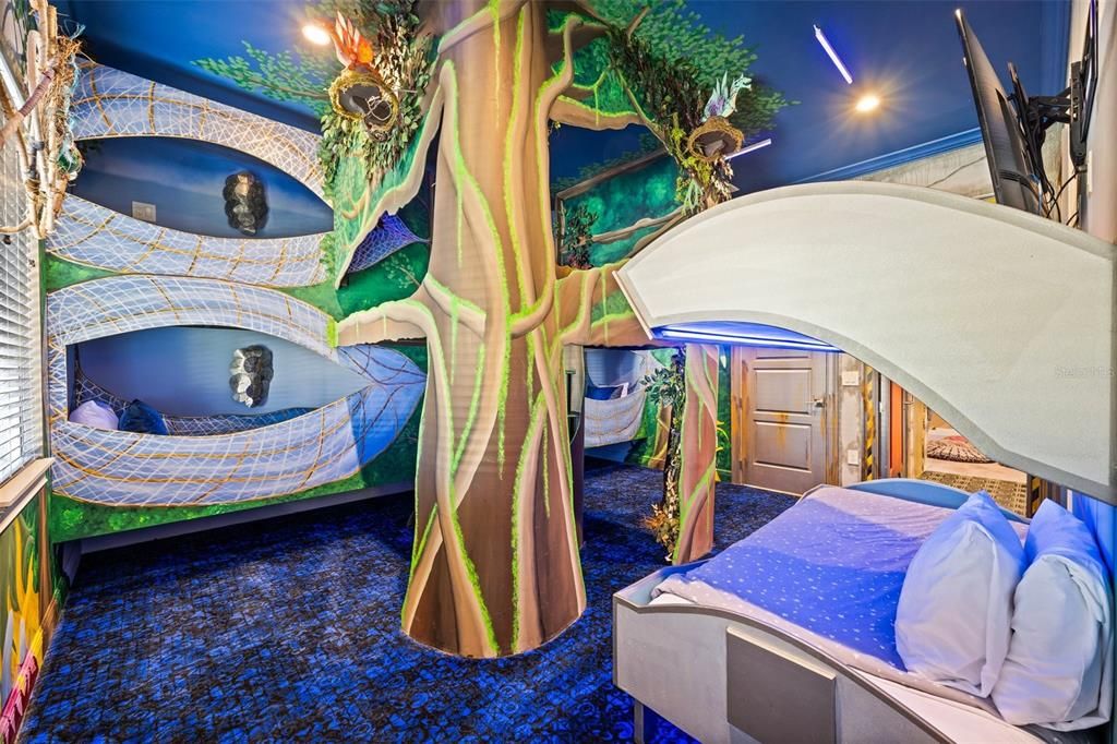 For Sale: $3,550,000 (10 beds, 10 baths, 8676 Square Feet)