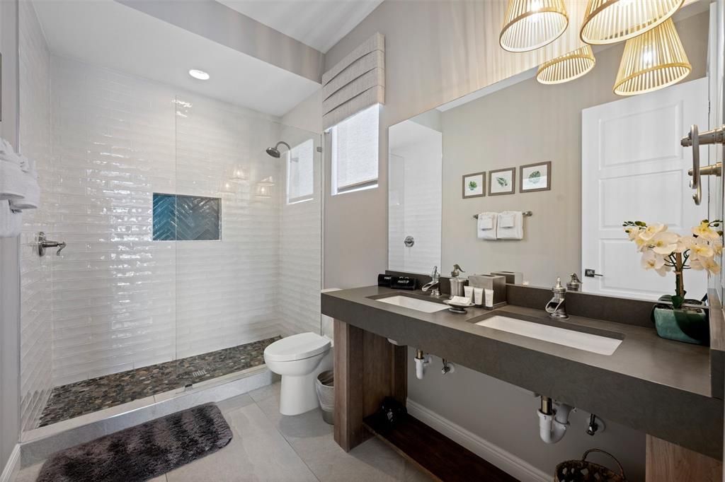 For Sale: $3,550,000 (10 beds, 10 baths, 8676 Square Feet)