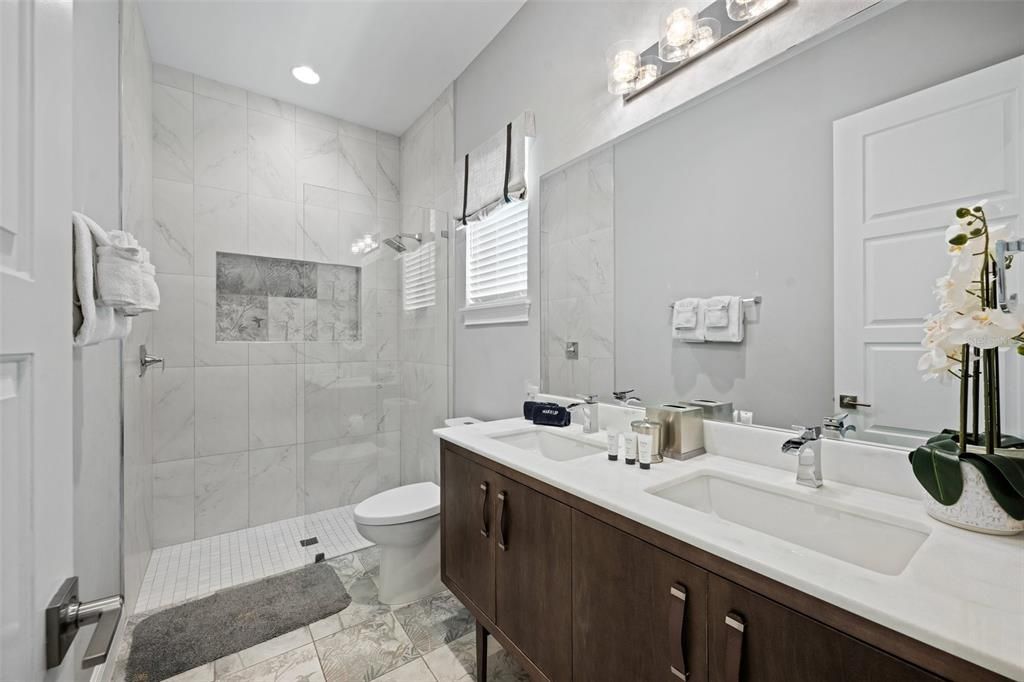 For Sale: $3,550,000 (10 beds, 10 baths, 8676 Square Feet)