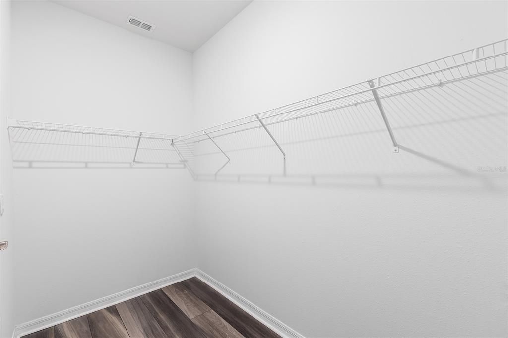 Под контрактом: $300,000 (3 спален, 2 ванн, 1781 Квадратных фут)