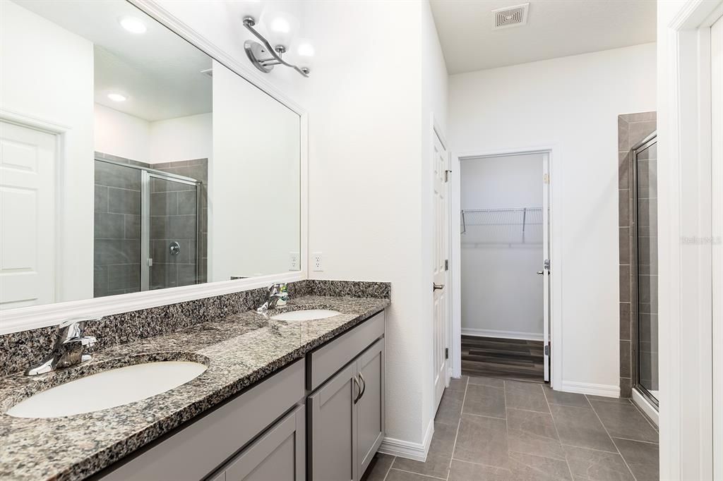 Под контрактом: $300,000 (3 спален, 2 ванн, 1781 Квадратных фут)