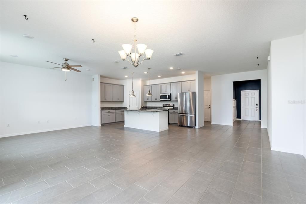 Под контрактом: $300,000 (3 спален, 2 ванн, 1781 Квадратных фут)