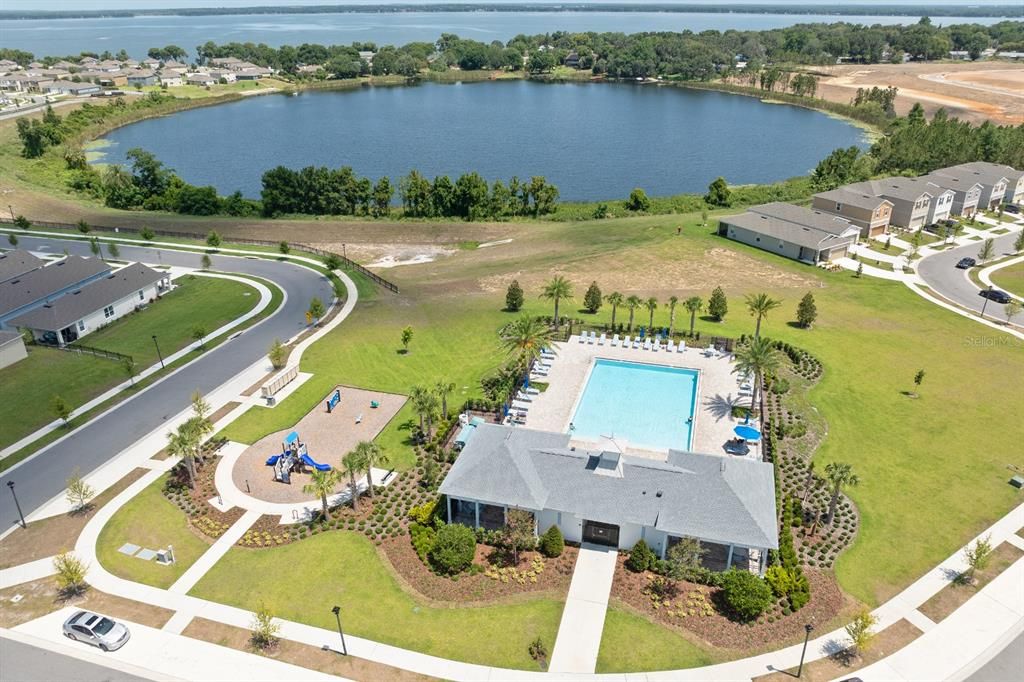 Под контрактом: $300,000 (3 спален, 2 ванн, 1781 Квадратных фут)