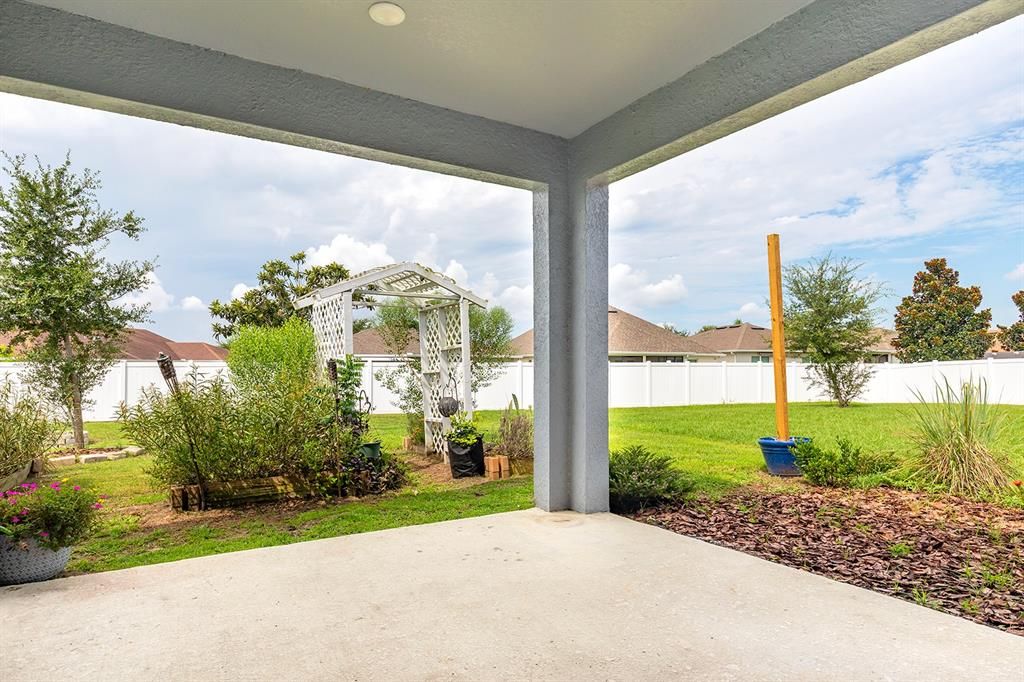 Под контрактом: $300,000 (3 спален, 2 ванн, 1781 Квадратных фут)