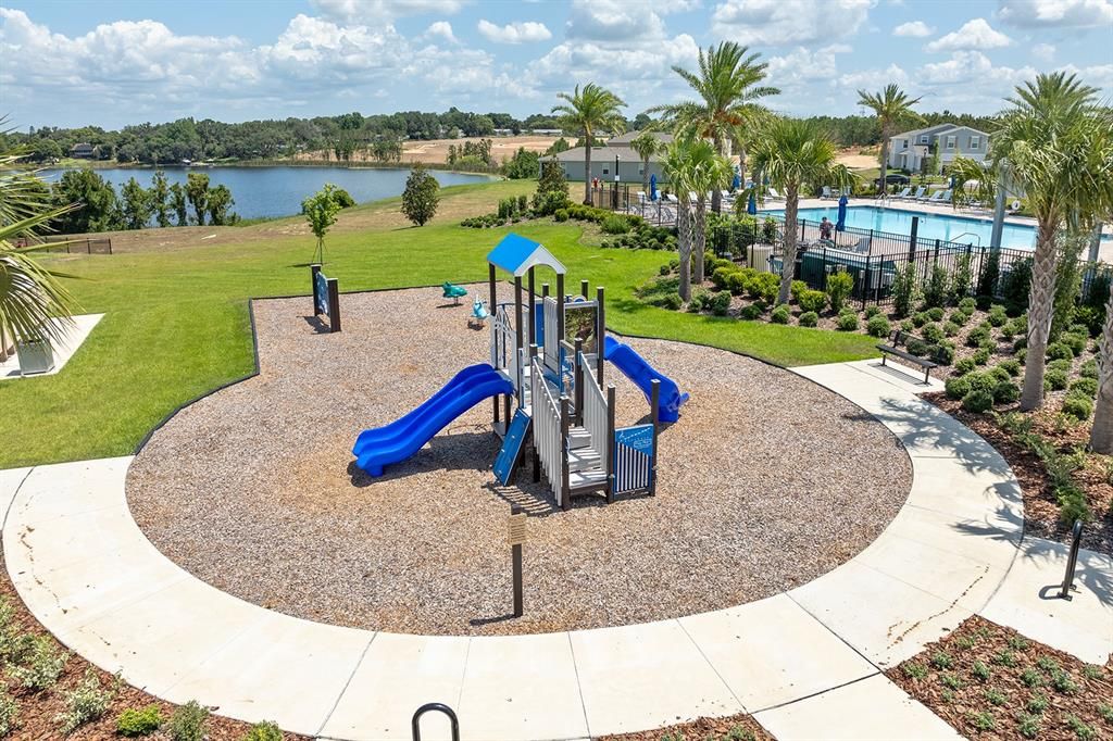 Под контрактом: $300,000 (3 спален, 2 ванн, 1781 Квадратных фут)