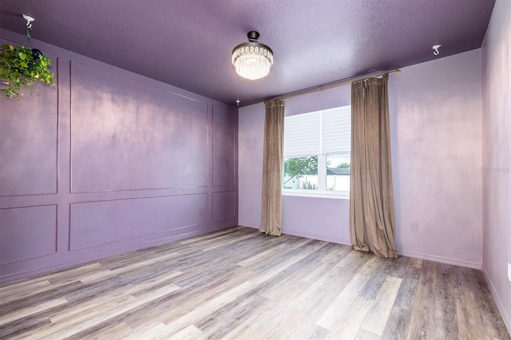 Под контрактом: $300,000 (3 спален, 2 ванн, 1781 Квадратных фут)