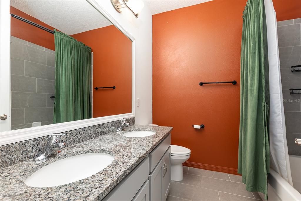 Под контрактом: $300,000 (3 спален, 2 ванн, 1781 Квадратных фут)