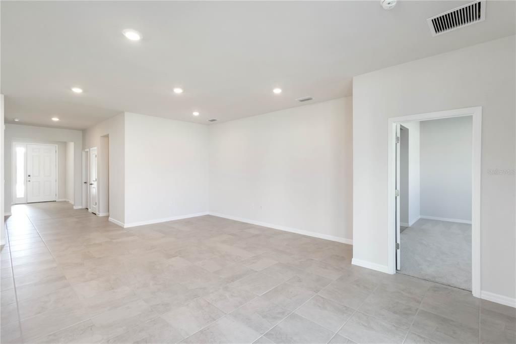 For Rent: $2,850 (4 beds, 2 baths, 2036 Square Feet)