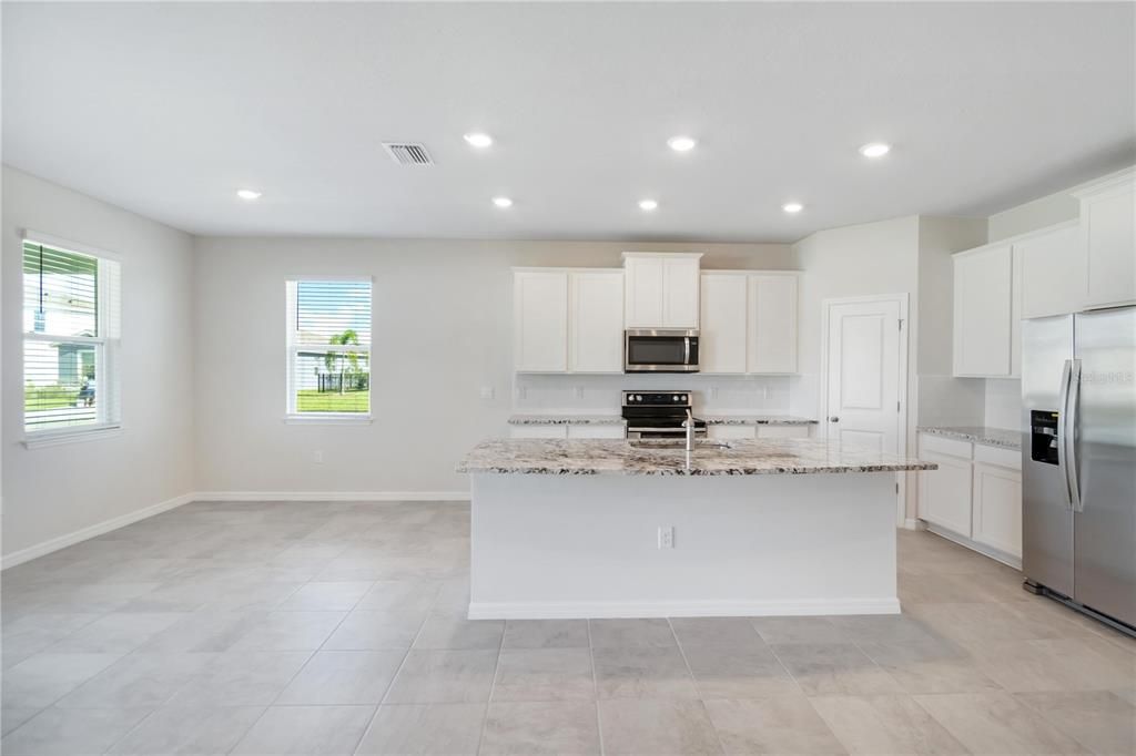 For Rent: $2,850 (4 beds, 2 baths, 2036 Square Feet)