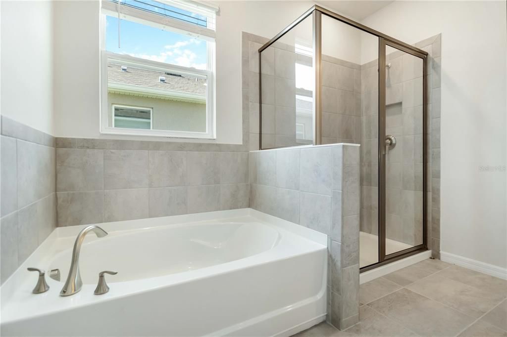 For Rent: $2,850 (4 beds, 2 baths, 2036 Square Feet)