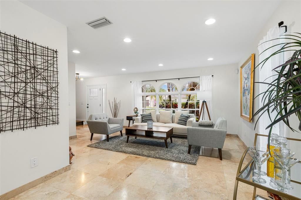 待售: $825,000 (3 贝兹, 3 浴室, 2070 平方英尺)