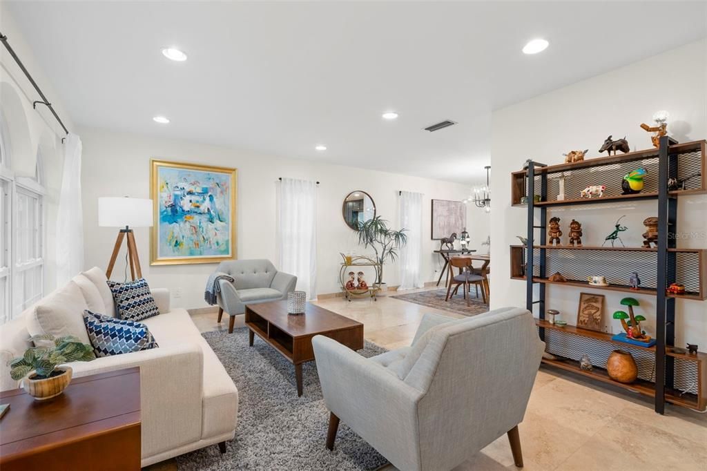 待售: $825,000 (3 贝兹, 3 浴室, 2070 平方英尺)