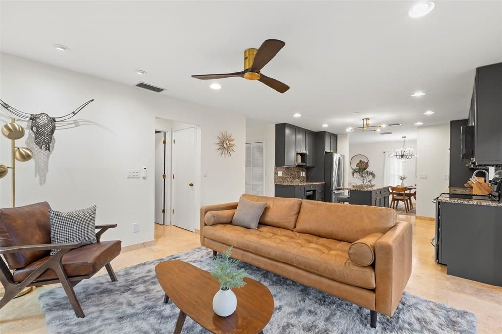 待售: $825,000 (3 贝兹, 3 浴室, 2070 平方英尺)