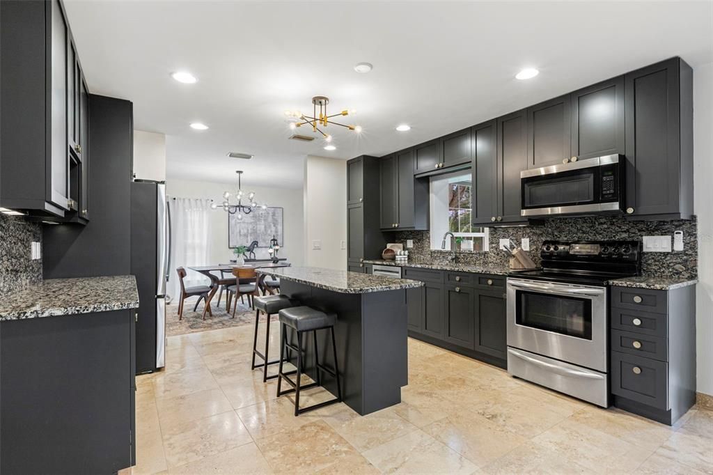 待售: $825,000 (3 贝兹, 3 浴室, 2070 平方英尺)