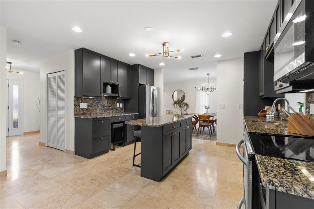 待售: $825,000 (3 贝兹, 3 浴室, 2070 平方英尺)