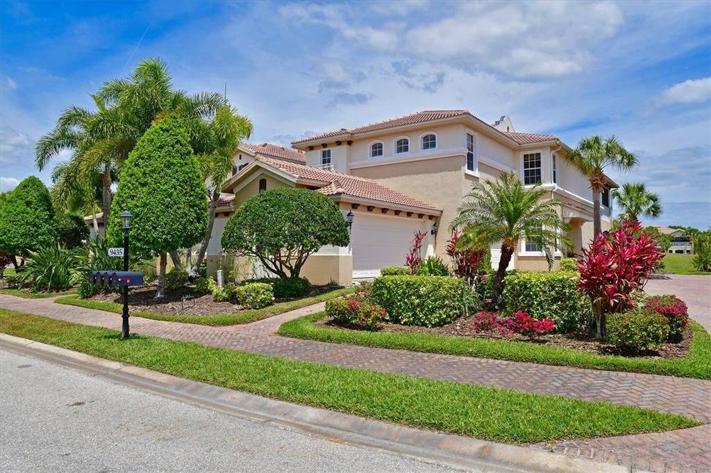 For Rent: $2,950 (3 beds, 2 baths, 2343 Square Feet)