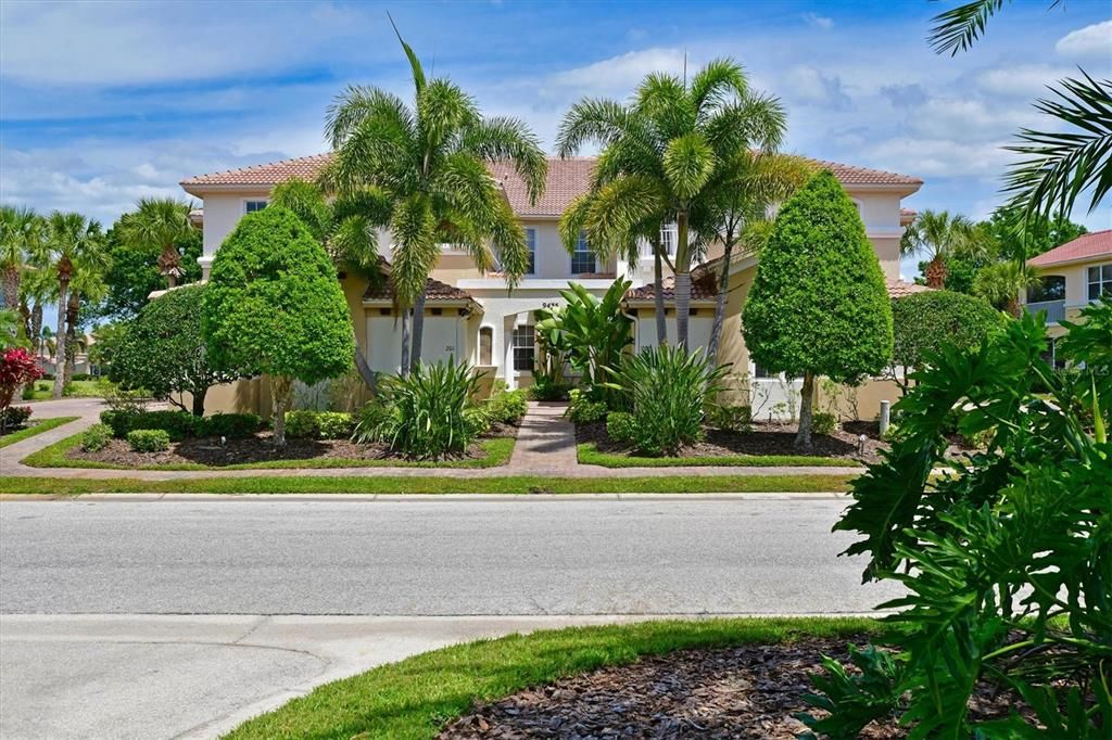 For Rent: $2,950 (3 beds, 2 baths, 2343 Square Feet)