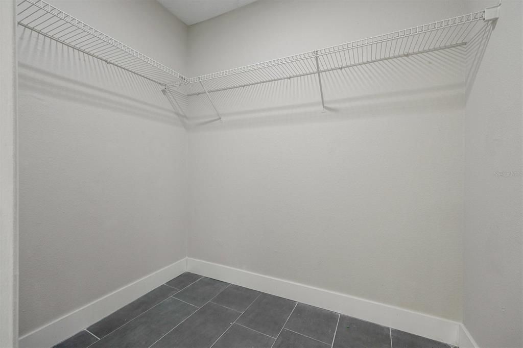 合同活跃: $449,900 (4 贝兹, 3 浴室, 2184 平方英尺)