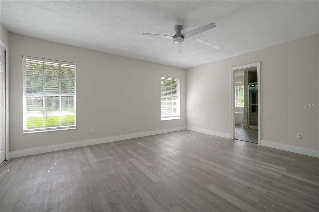 合同活跃: $449,900 (4 贝兹, 3 浴室, 2184 平方英尺)