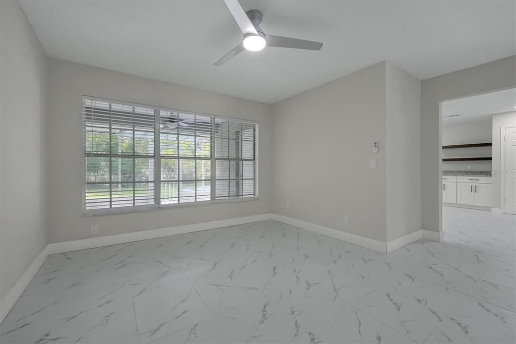 合同活跃: $449,900 (4 贝兹, 3 浴室, 2184 平方英尺)