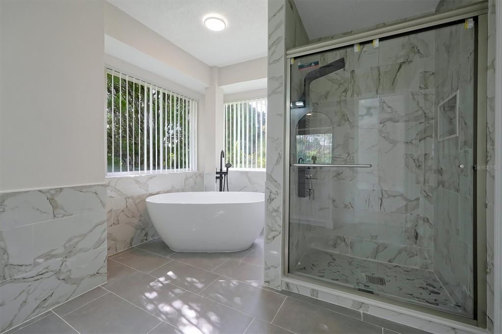 合同活跃: $449,900 (4 贝兹, 3 浴室, 2184 平方英尺)