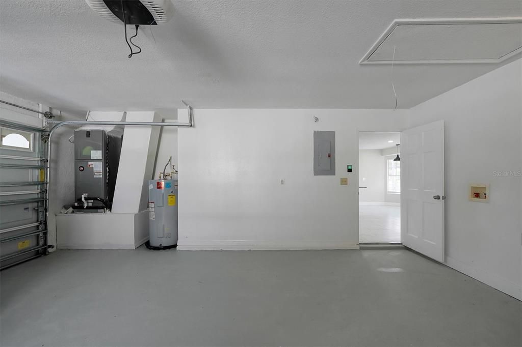 合同活跃: $449,900 (4 贝兹, 3 浴室, 2184 平方英尺)