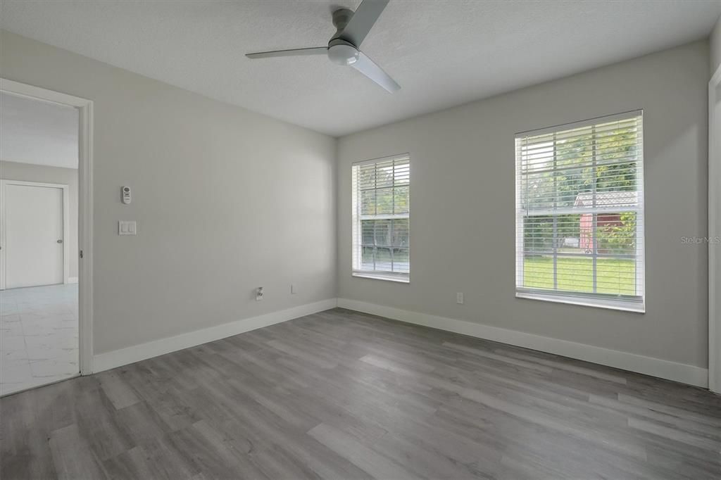 合同活跃: $449,900 (4 贝兹, 3 浴室, 2184 平方英尺)