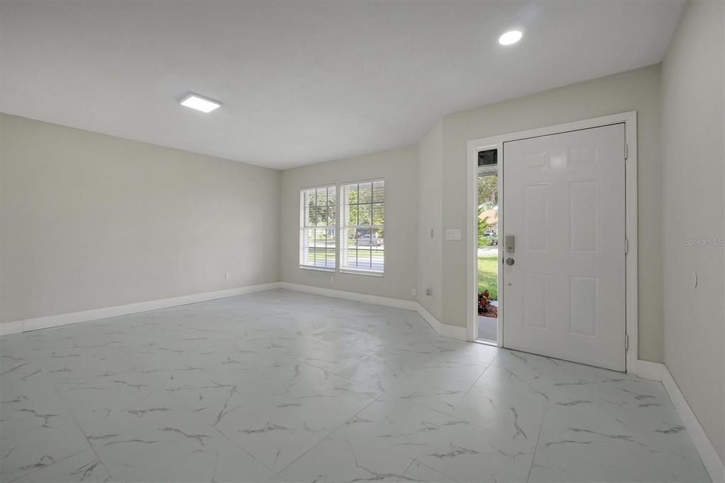 合同活跃: $449,900 (4 贝兹, 3 浴室, 2184 平方英尺)