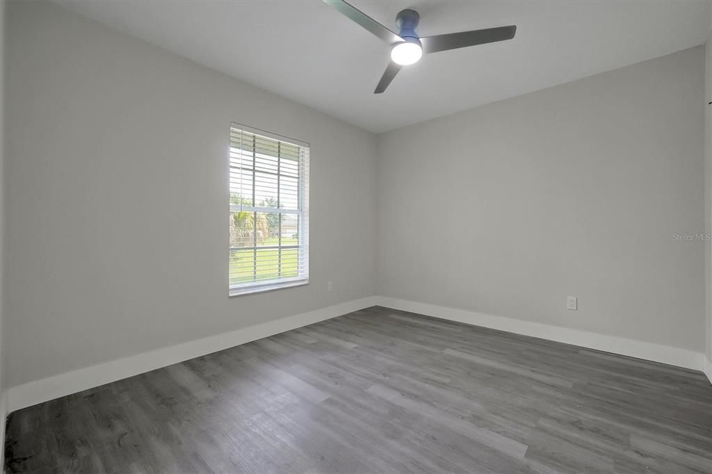 合同活跃: $449,900 (4 贝兹, 3 浴室, 2184 平方英尺)