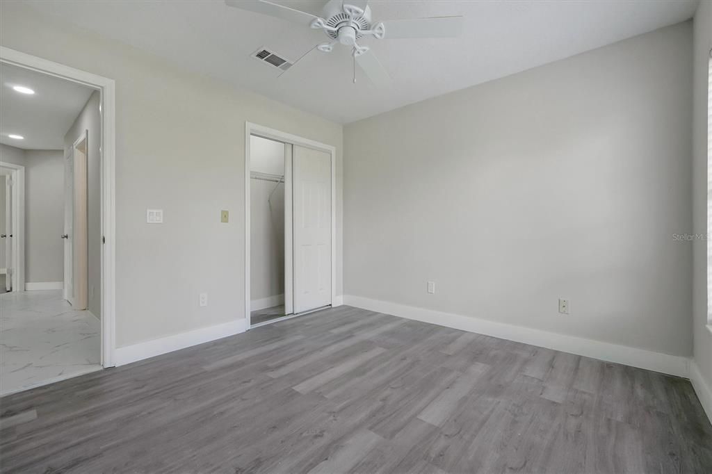 合同活跃: $449,900 (4 贝兹, 3 浴室, 2184 平方英尺)