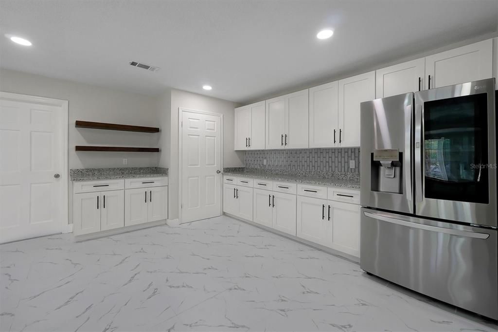 合同活跃: $449,900 (4 贝兹, 3 浴室, 2184 平方英尺)