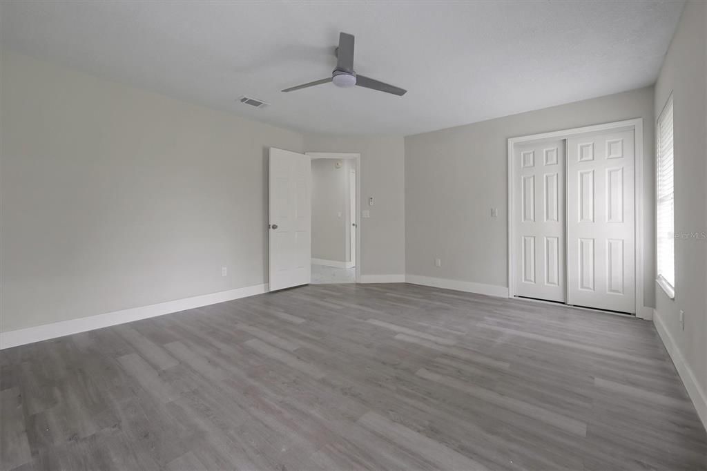 合同活跃: $449,900 (4 贝兹, 3 浴室, 2184 平方英尺)